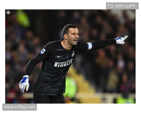 汉达诺维奇助攻帕罗蒂，曼联客场2-1力擒沃特福德，书写英超经典战役