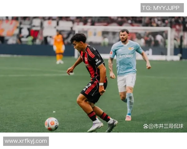法兰克福主场4-0大胜门兴,豪取三分! 法兰克福主场4-0大胜门兴,豪取三分!
